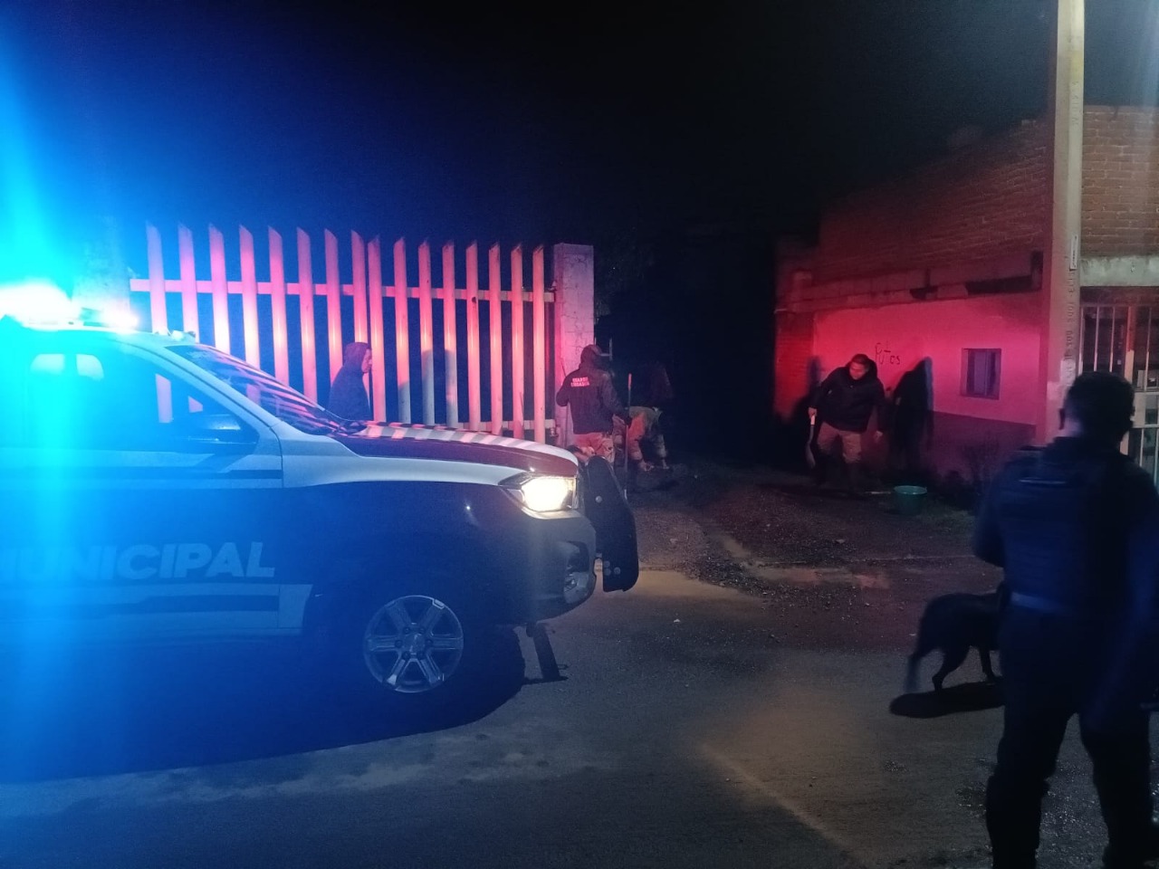 Gobierno de Tonantzin Fernández atiende de inmediato afectaciones por desborde de arroyo en Santa Bárbara Almoloya