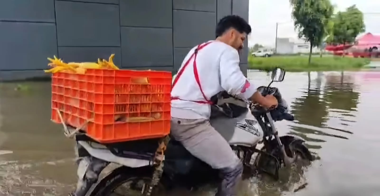 Persisten afectaciones viales tras lluvias en Coronango