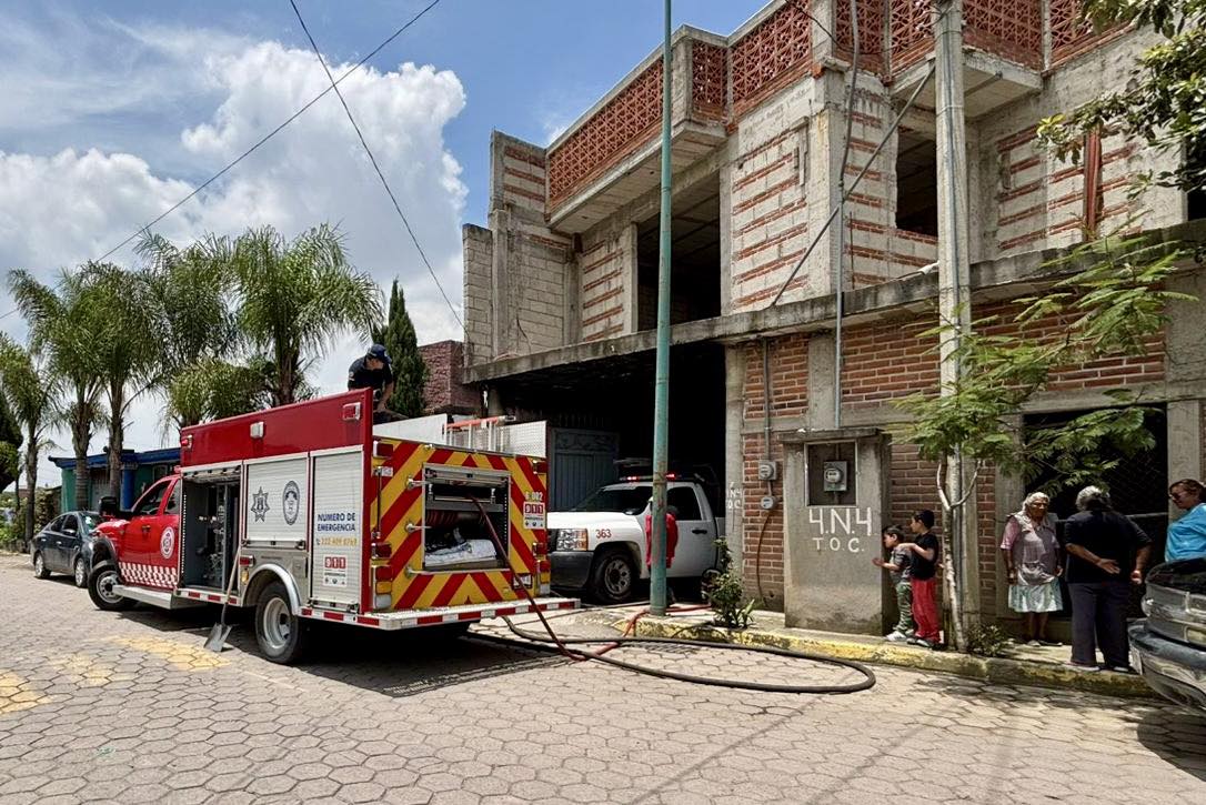 Controlan incendio en vivienda de San Rafael Comac; no se reportan heridos