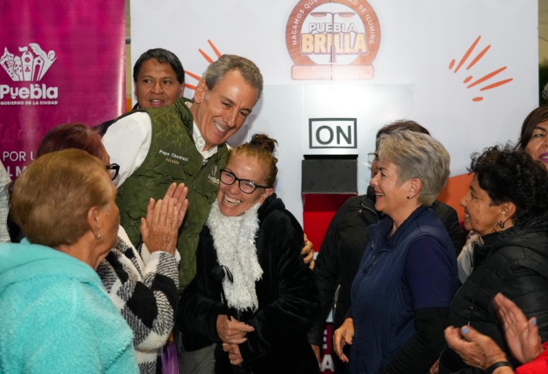 Puebla Brilla transforma colonias y juntas auxiliares con alumbrado moderno