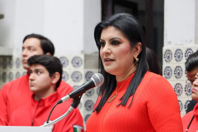 Delfina Pozos buscará liderar al PRI estatal y exige cuentas a Agua de Puebla