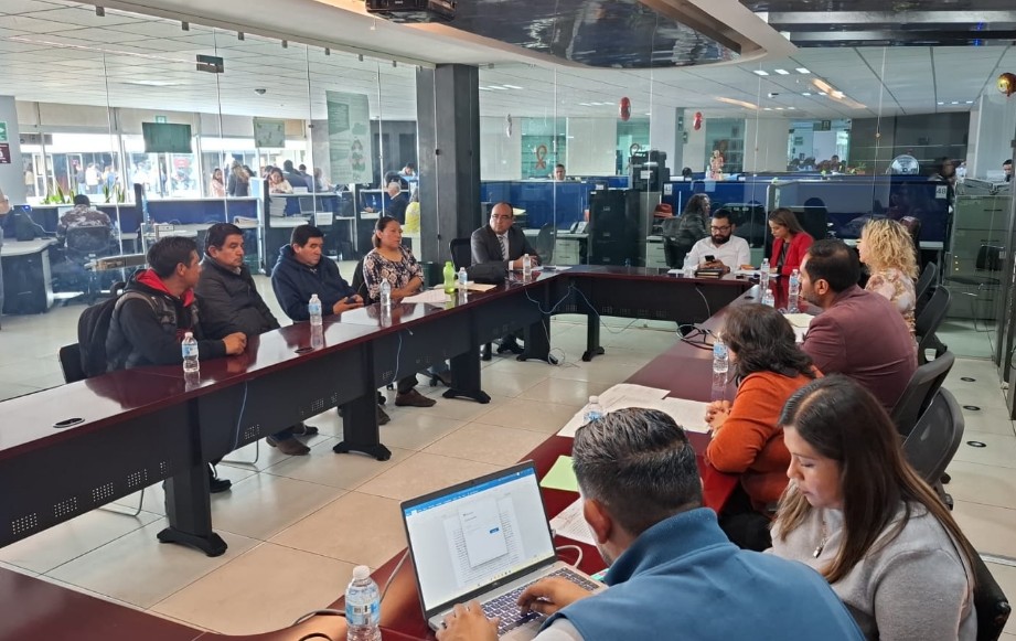 Padres de familia exigen solución por falta de personal en secundaria