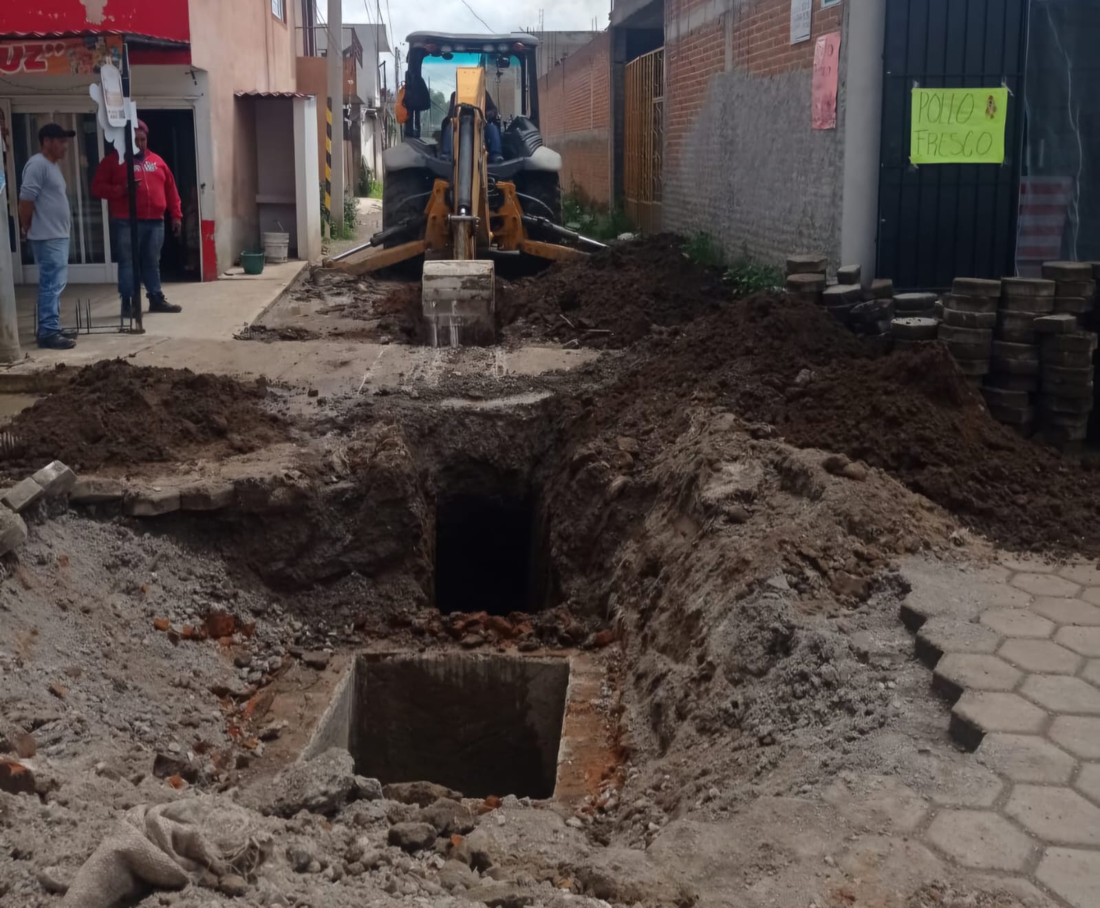 Rehabilitan drenaje sanitario en San Cristóbal Tepontla con participación ciudadana