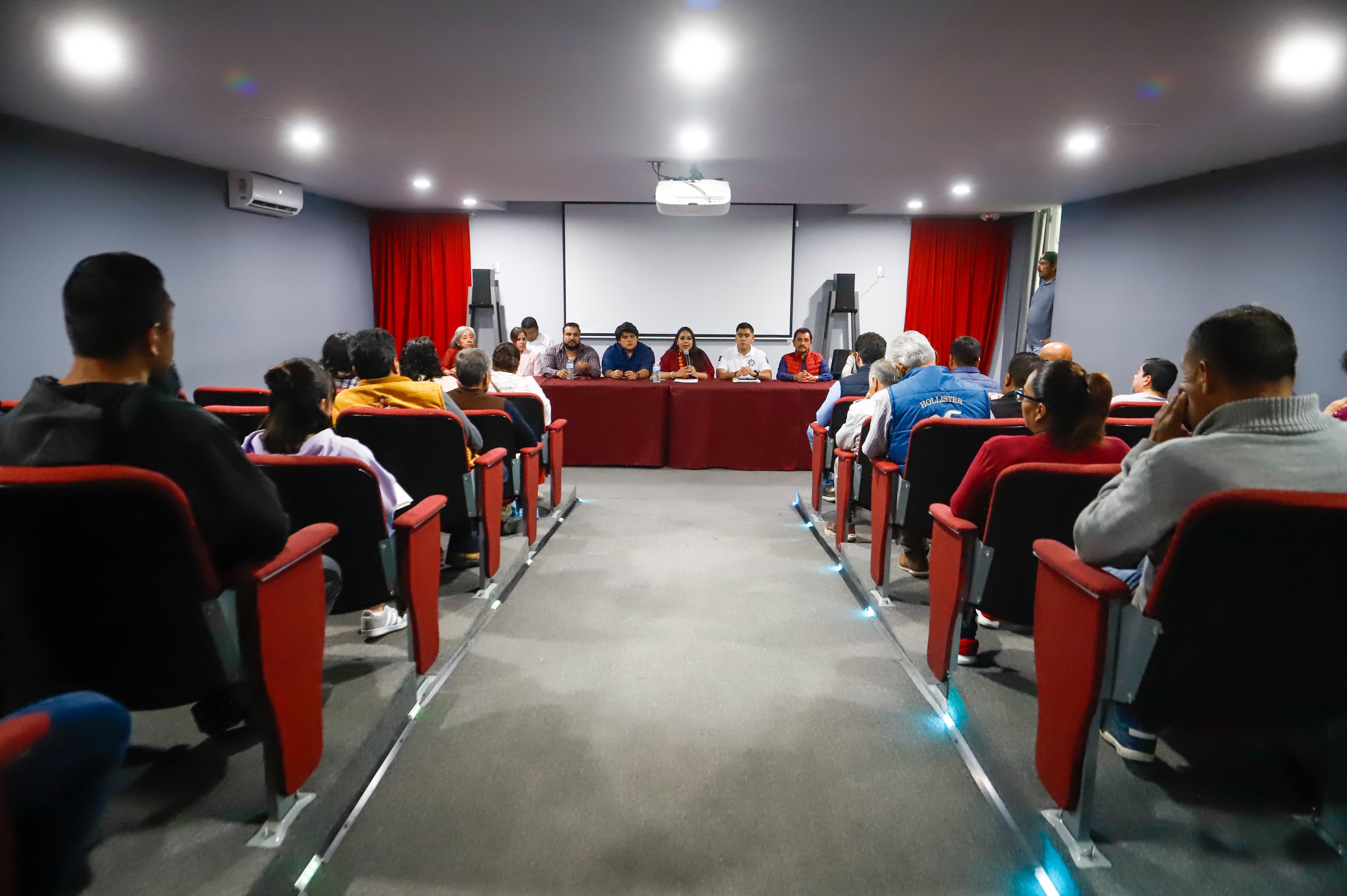 Certeza jurídica y gobernabilidad para el Mercado Cosme del Razo: compromiso de Tonantzin Fernández