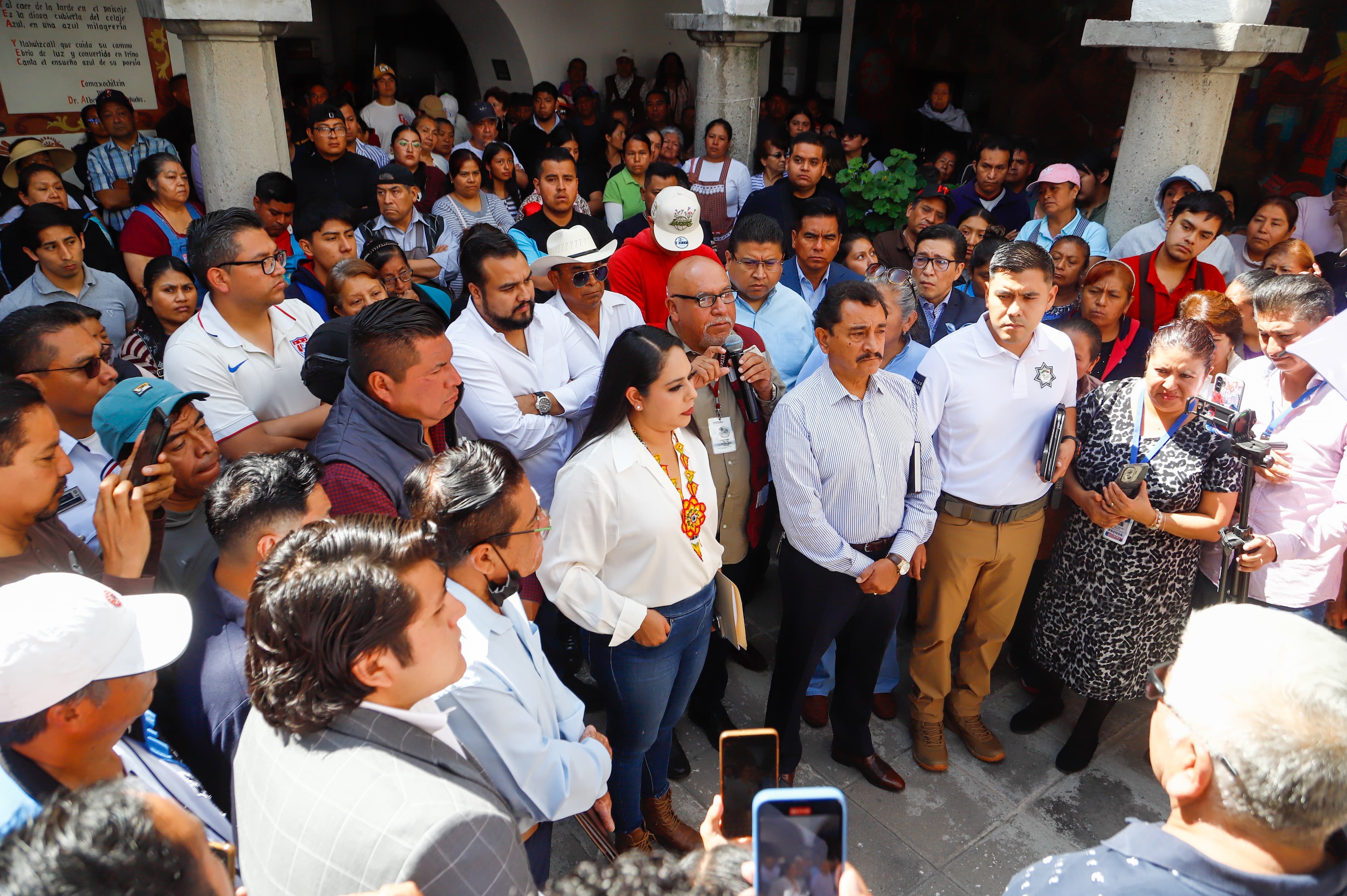 Tonantzin Fernández escucha a locatarios y garantiza Certeza jurídica en los espacios del Mercado Cosme del Razo