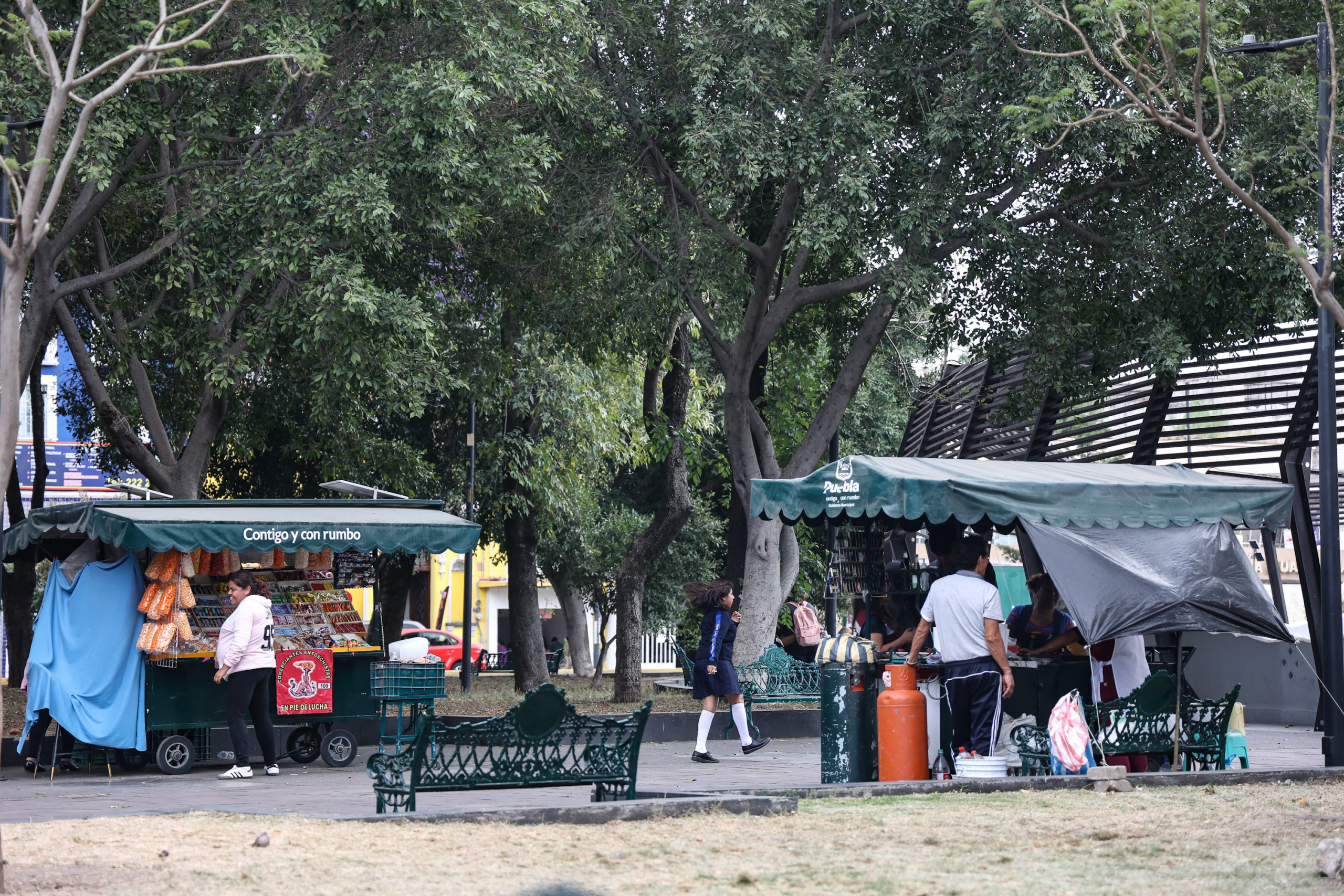 Ayuntamiento de Puebla habilitará espacios temporales para comerciantes informales en parques y mercados