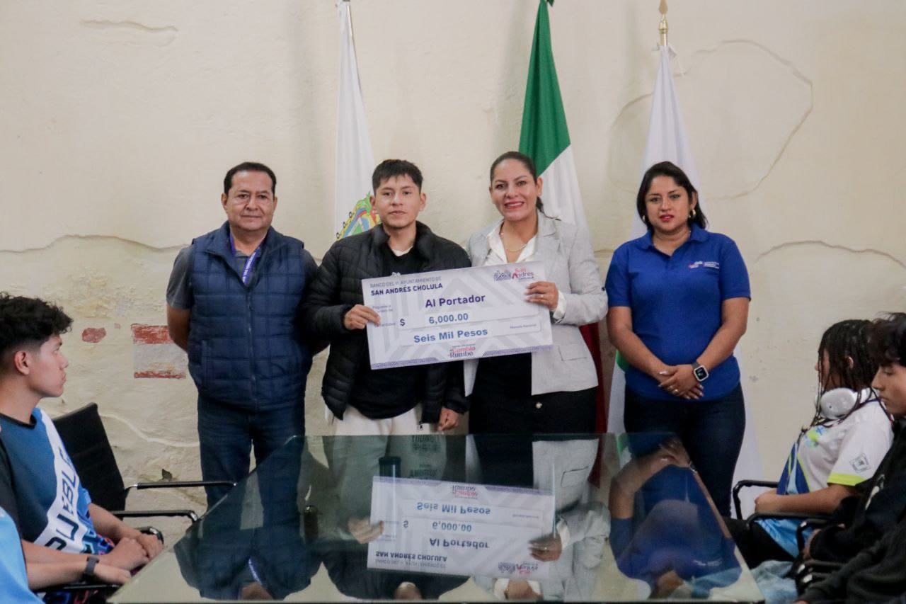 Impulsa Lupita Cuautle con becas al talento deportivo en San Andrés Cholula