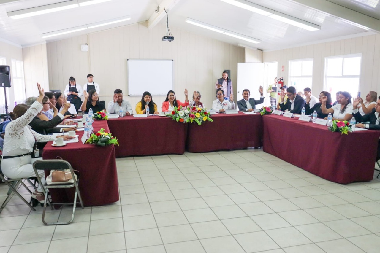 Reafirma Tonantzin Fernández su compromiso con la educación en San Pedro Cholula