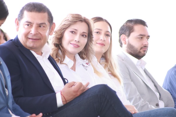 Puebla recibirá donaciones de Pemex en ambulancias, patrullas y maquinaria