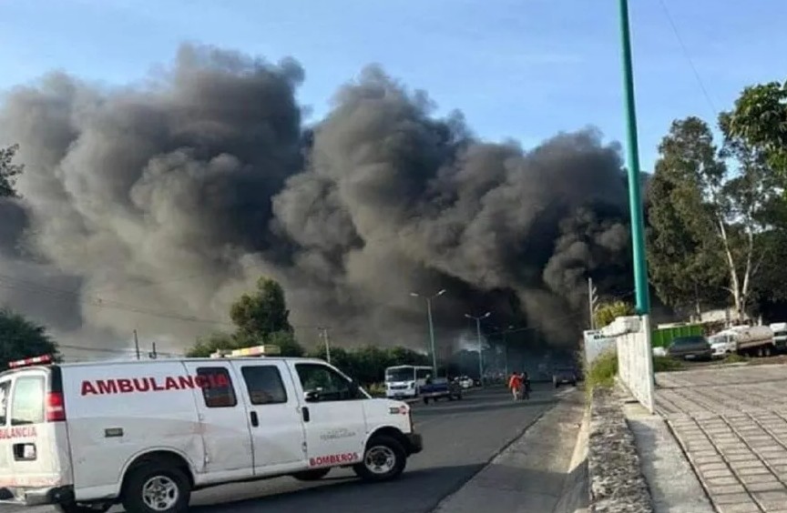 Incendio en recicladora moviliza a cuerpos de emergencia en Texmelucan