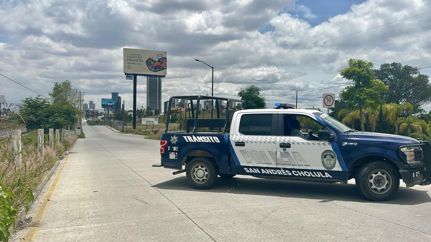 Transportistas de AMOTAC bloquean la Vía Atlixcáyotl y otras carreteras en Puebla por inseguridad