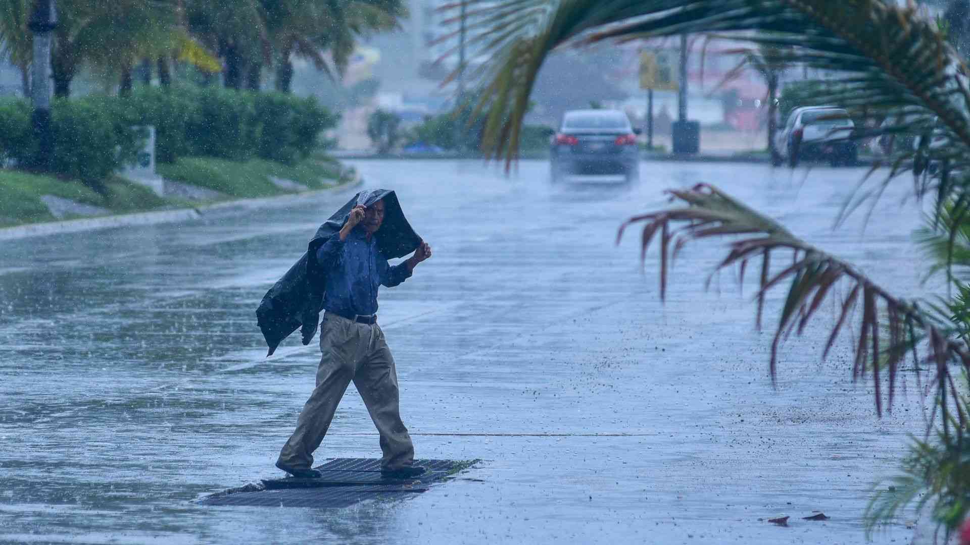 Huracán Flossie categoría 3 pone en alerta a Jalisco, Colima y Michoacán