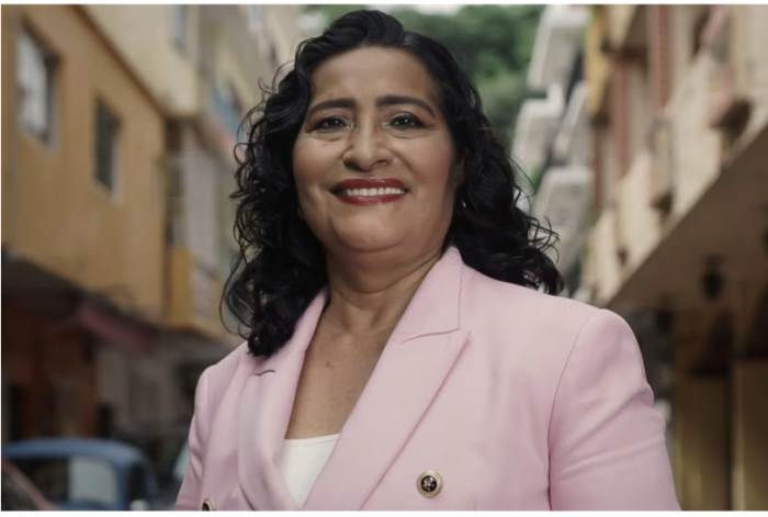 Cuestionan millonario gasto en 100 retratos de alcaldesa de Acapulco