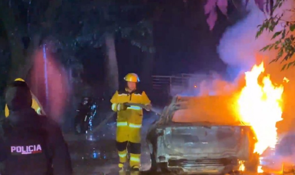Incendio de vehículo moviliza a bomberos en Cuautlancingo