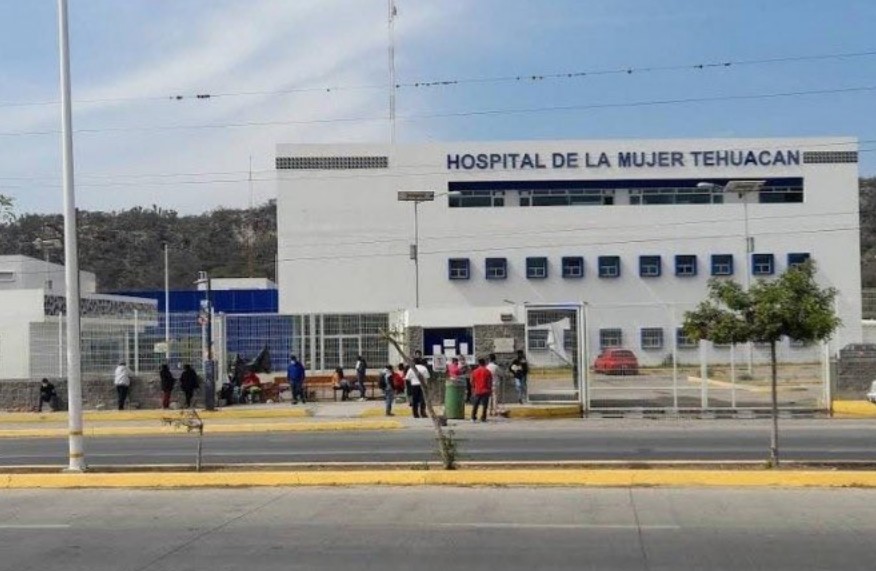 Rechazan a bebé por “no nacer en el hospital” y muere en Tehuacán