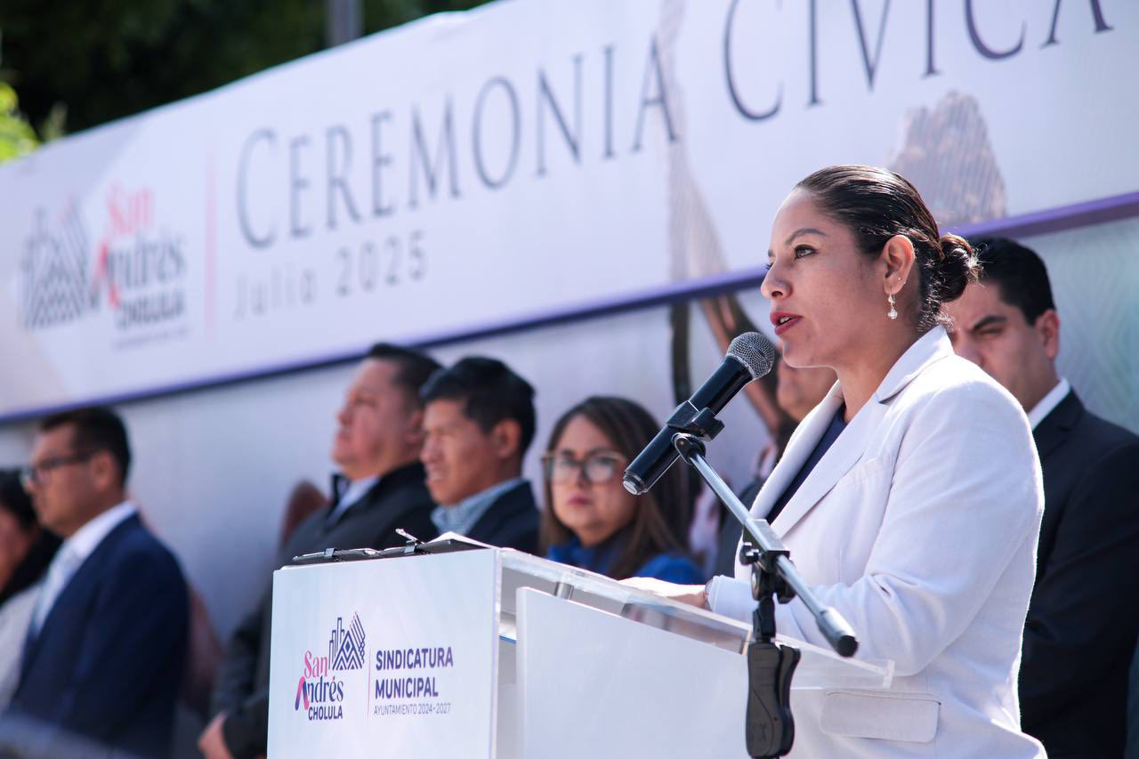 Reafirma Lupita Cuautle valores cívicos y de legalidad en ceremonia