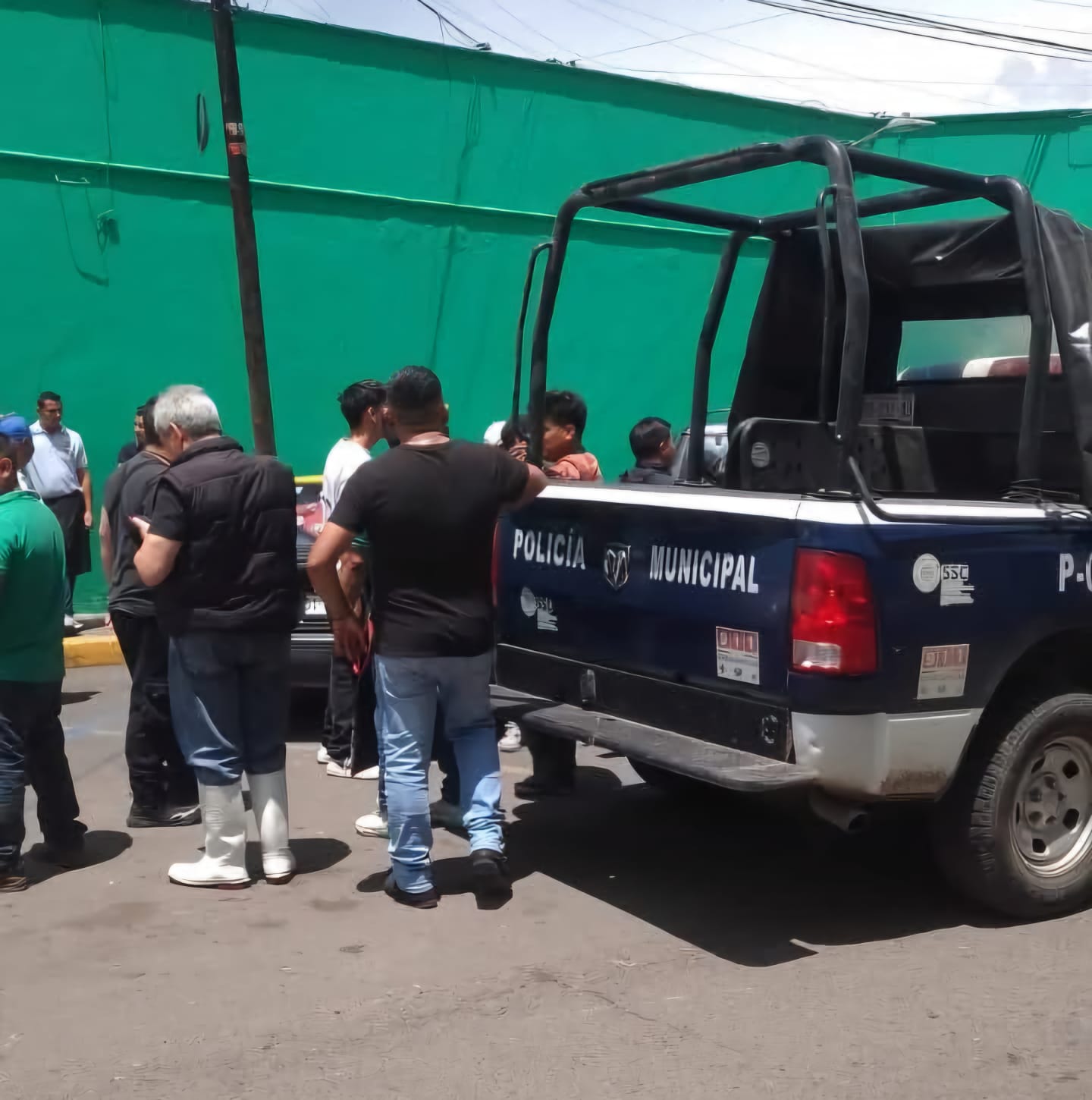 Violento intento de extorsión en mercado de San Pedro Cholula deja varios detenidos