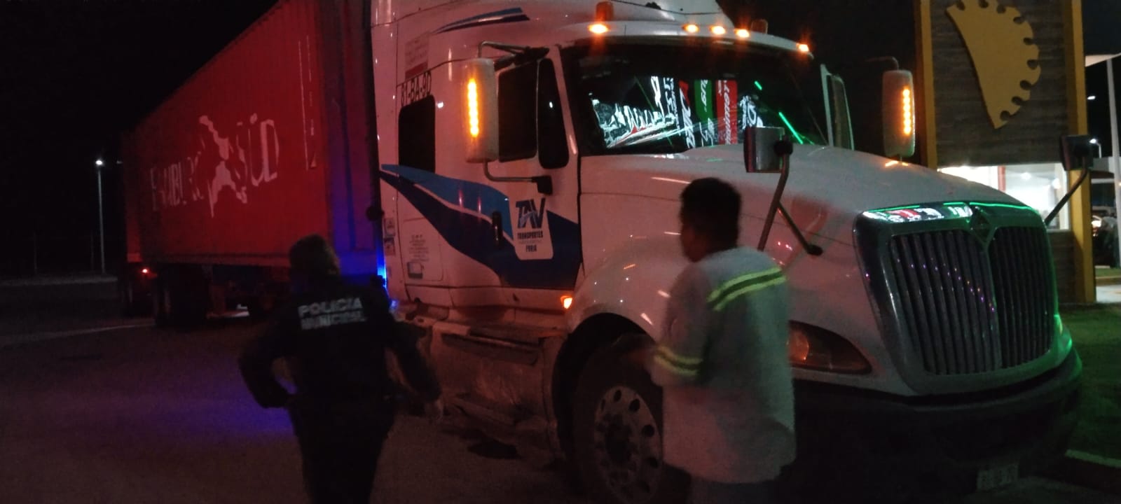 Policía de Hueyotlipan frustra robo a tractocamión sobre la México–Veracruz