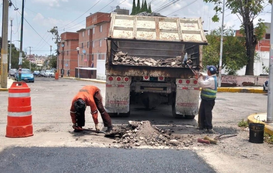 Refuerzan acciones de bacheo en Puebla capital