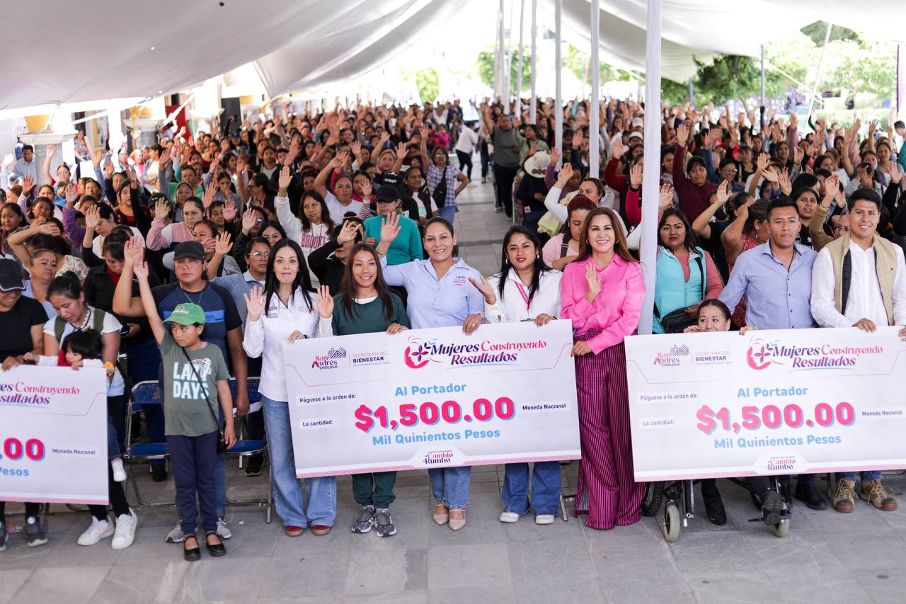 Entrega Lupita Cuautle apoyos económicos y capacitación a mujeres emprendedoras