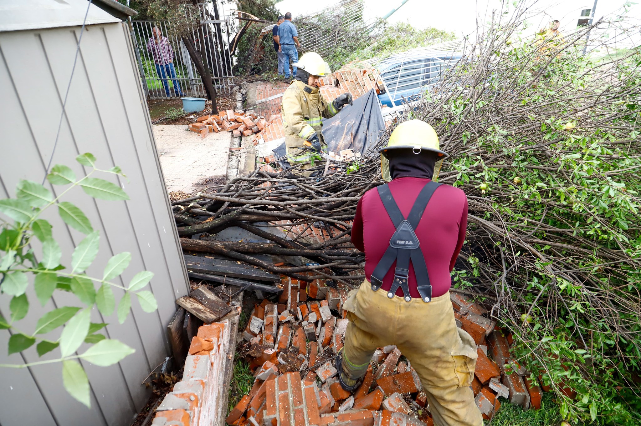 Supervisa Tonantzin Fernández trabajos de limpieza tras tormenta en San Pedro Cholula