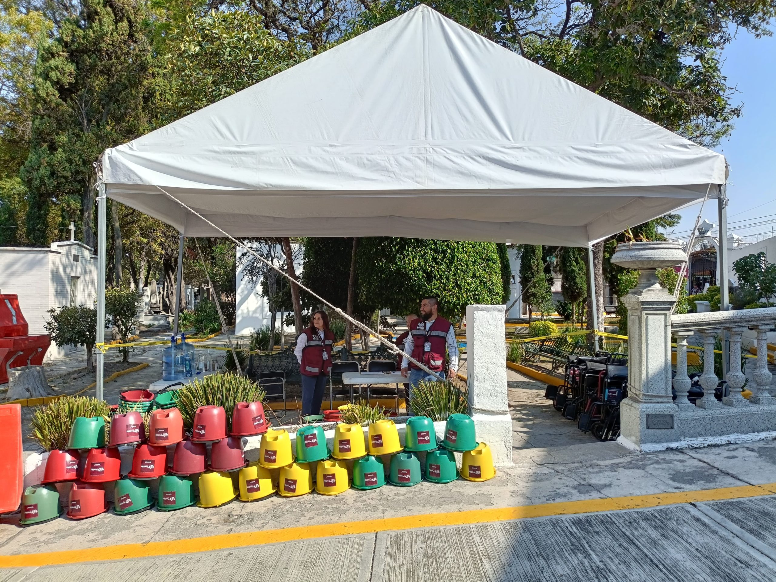 Implementan operativo especial por Día del Padre en el Panteón Municipal