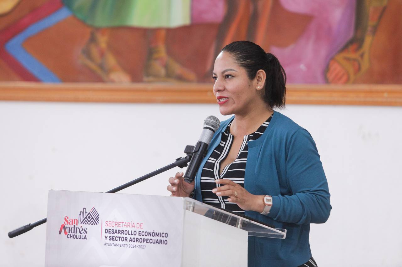 Fortalece Lupita Cuautle la atención ciudadana con capacitación en trámites