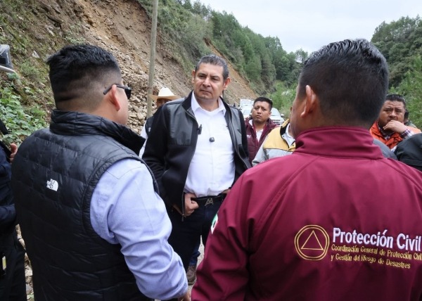 Anuncia Armenta Casa del Estudiante y arco de seguridad en Eloxochitlán