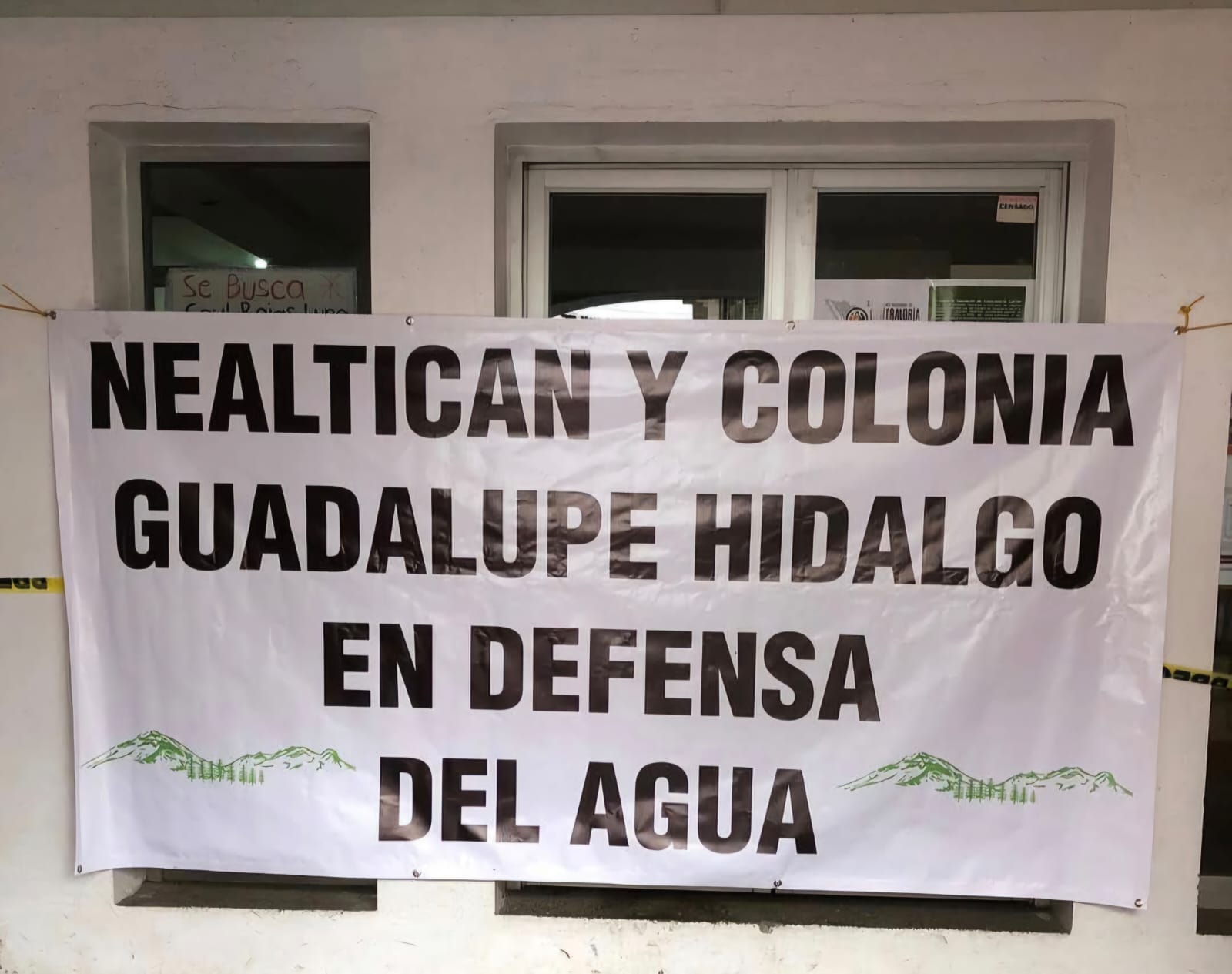 Cierran habitantes presidencia de Nealtican por descontento ante desabasto de agua 