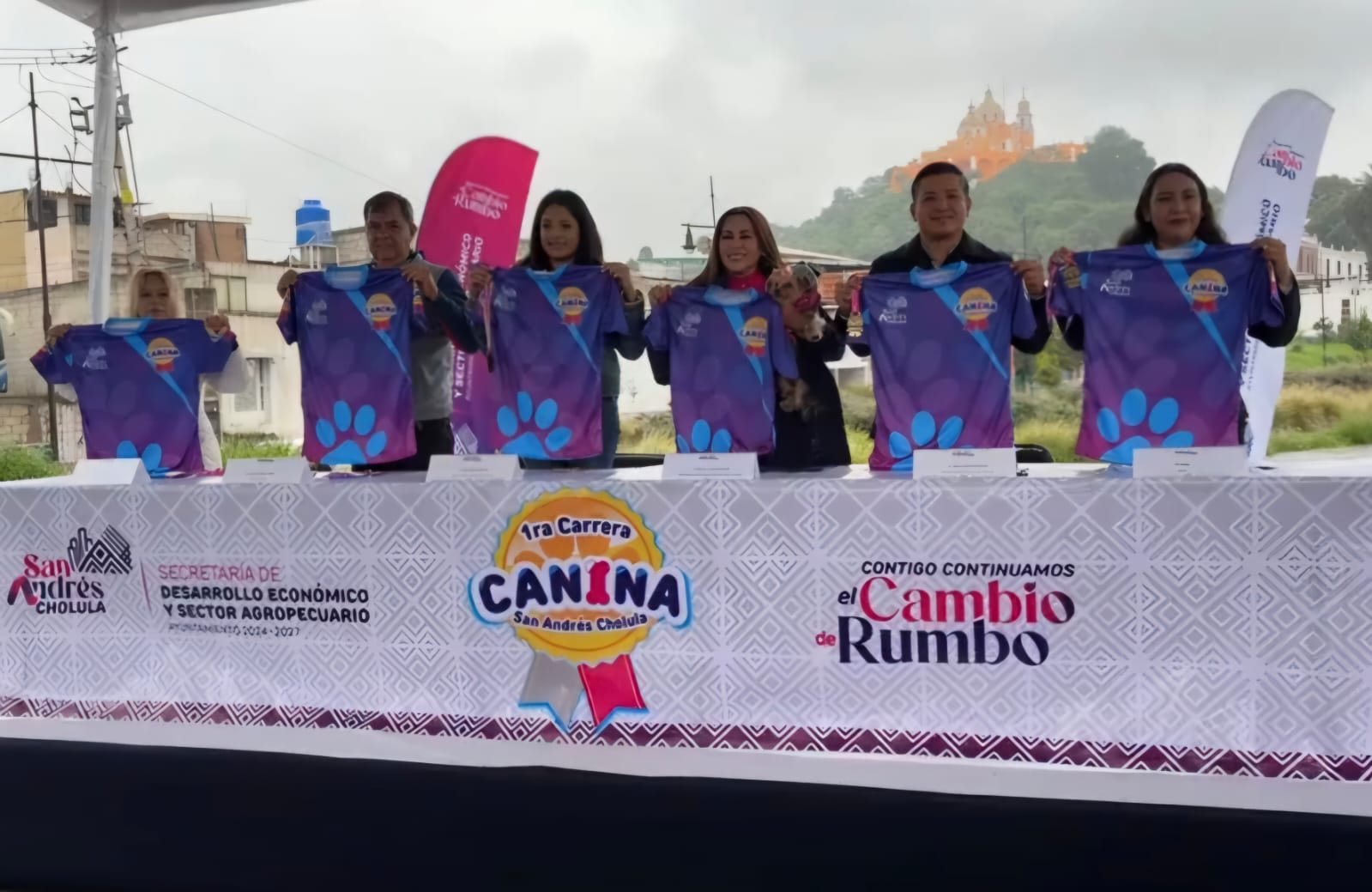 Presentan medalla y playera oficial para la Primera Carrera Canina San Andrés Cholula 2025