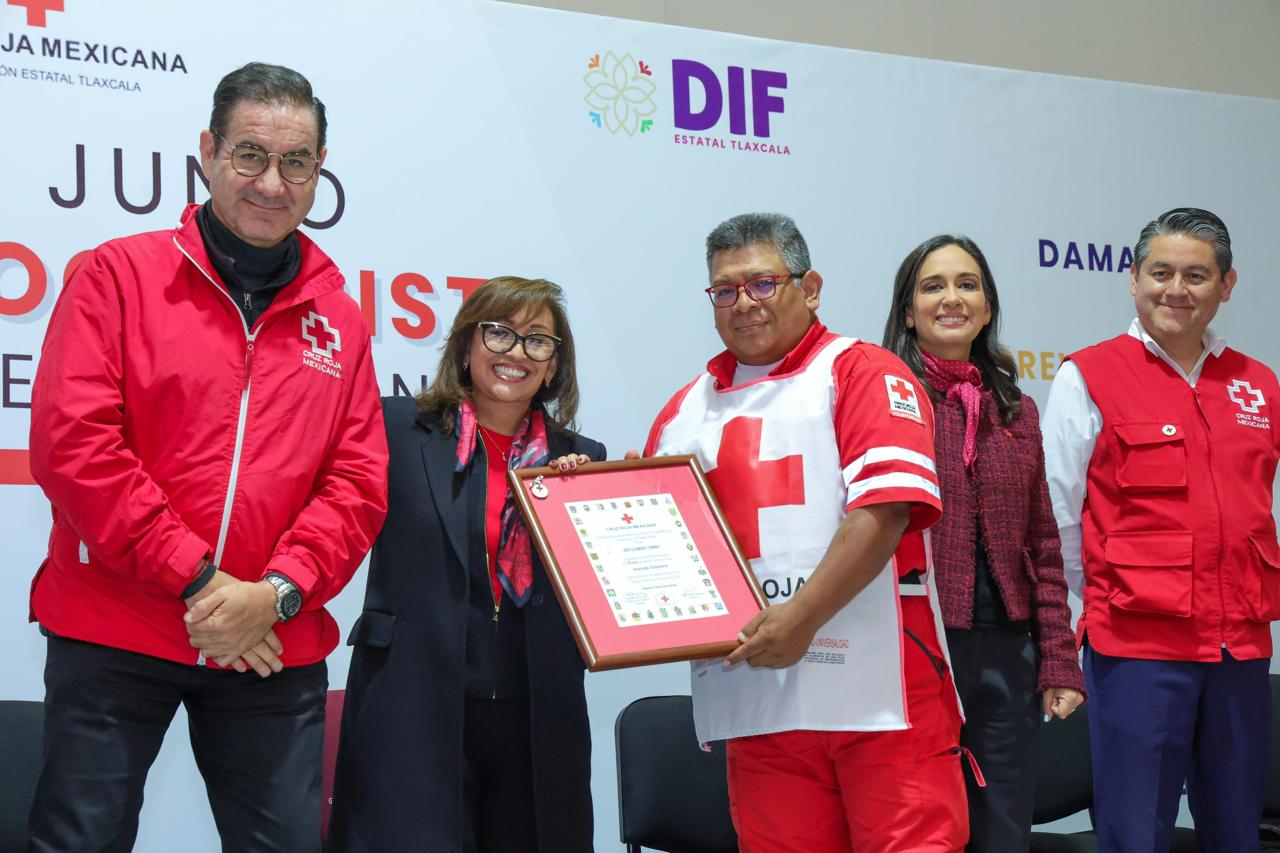 Gobierno de Tlaxcala honra a socorristas por su labor humanitaria