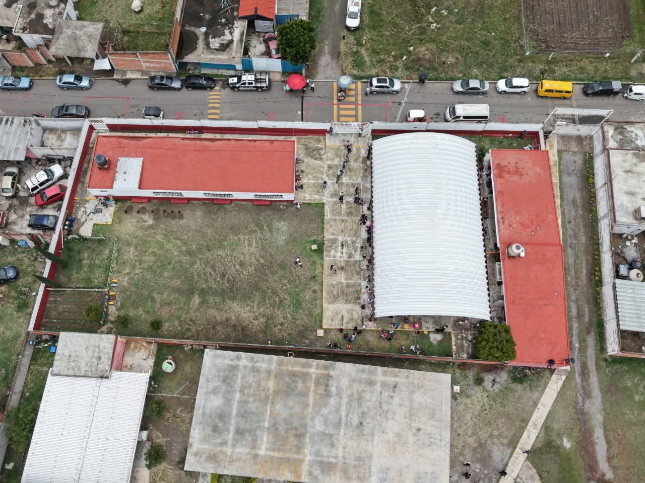 Entrega Omar Muñoz obras de rehabilitación en CAIC de San Lorenzo Almecatla 