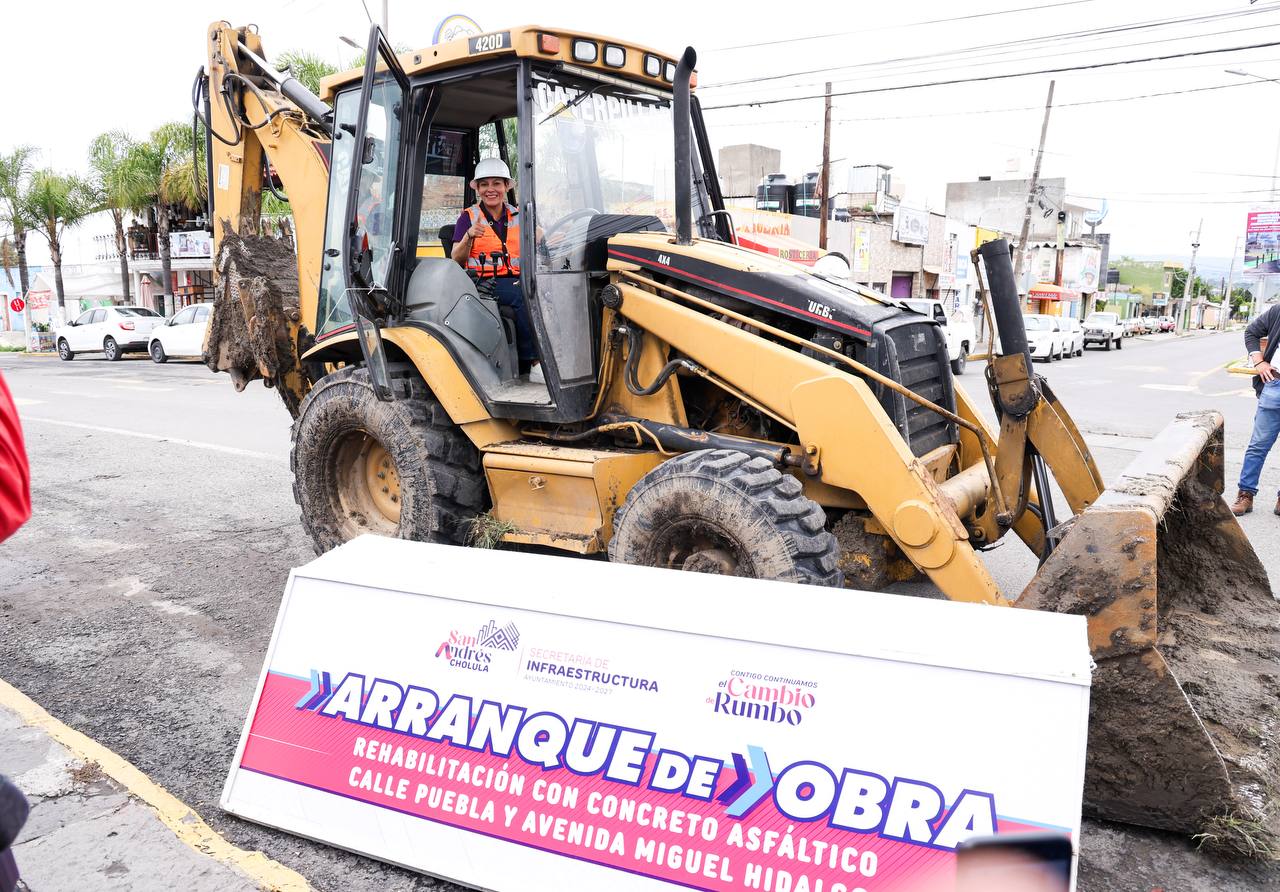 Inicia Lupita Cuautle obra de rehabilitación vial en San Francisco Acatepec