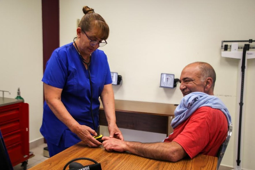 Atención gratuita y de calidad para adultos mayores