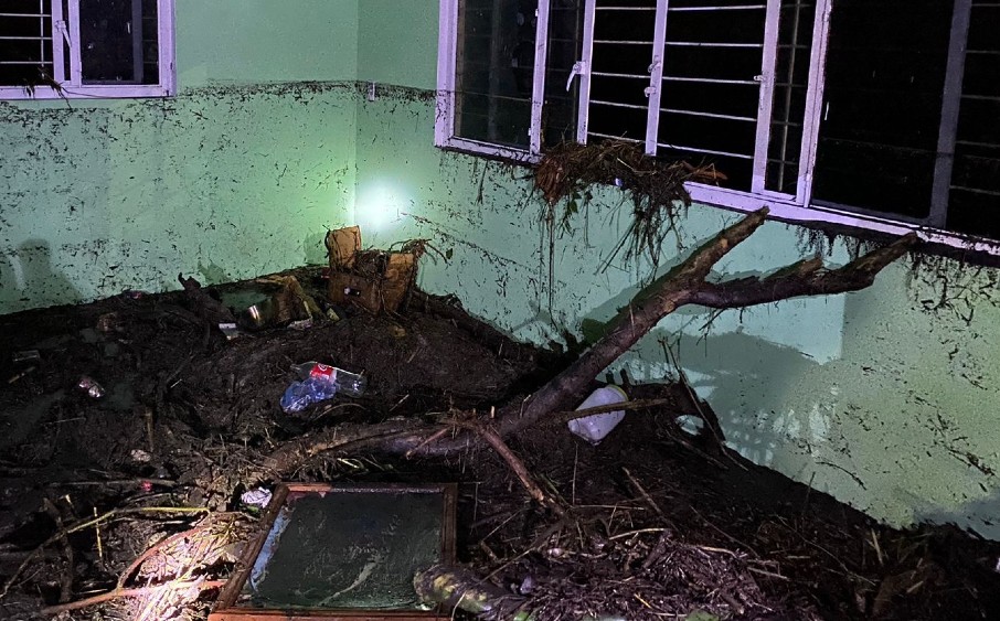 Tromba nocturna provoca desastre en Izúcar de Matamoros y Tepeojuma