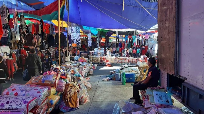 Comerciantes niegan narcomenudeo en tianguis de Los Lavaderos