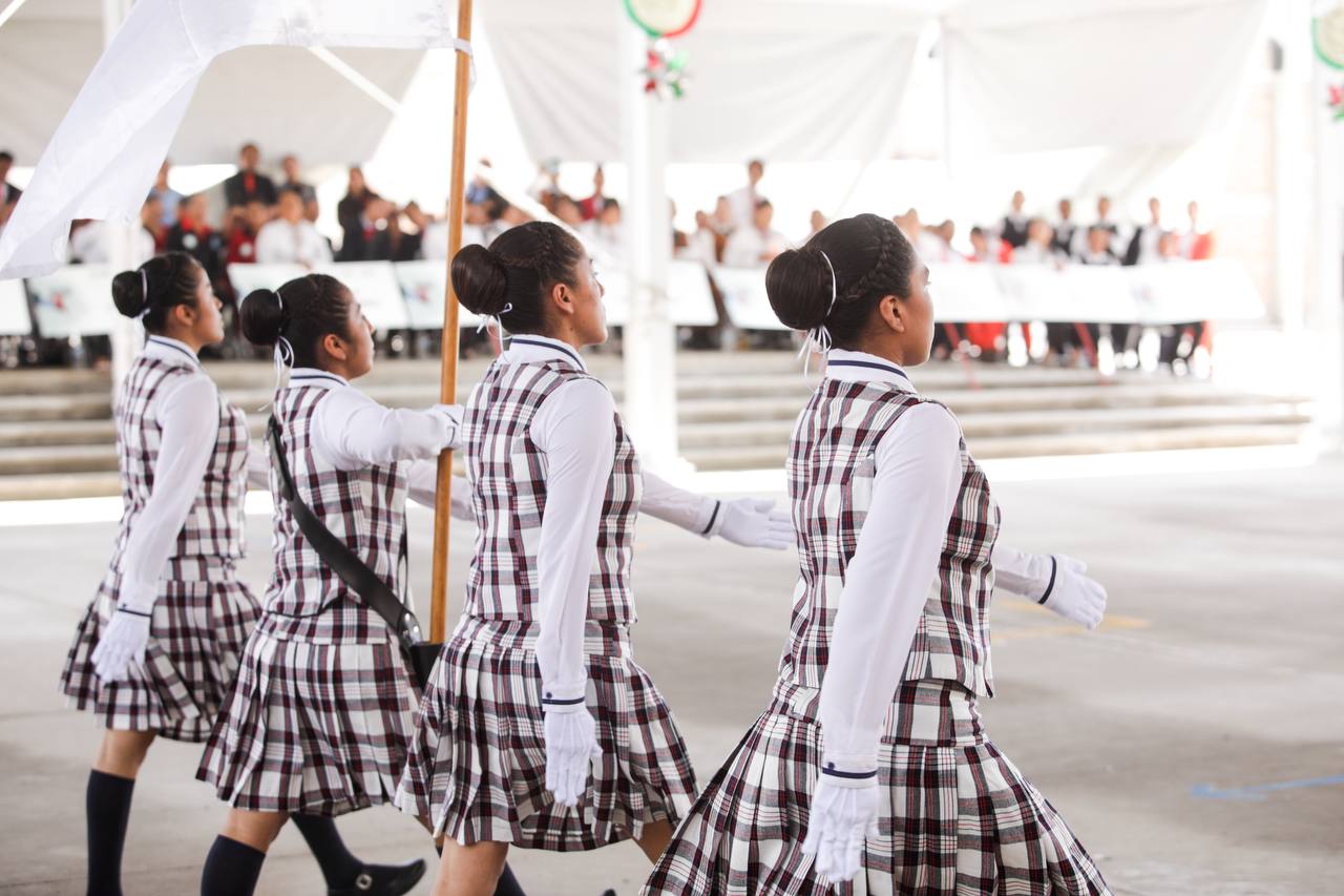 Preside Lupita Cuautle certamen de escoltas de madres y padres en Cacalotepec