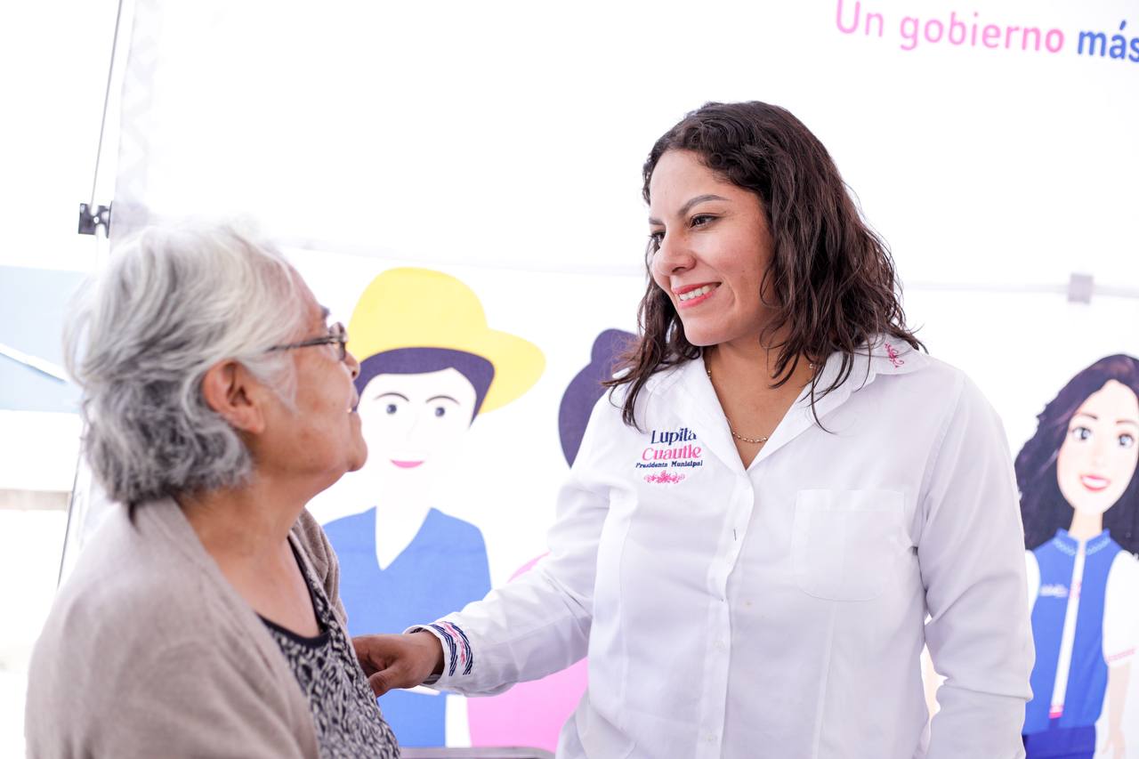 Lleva Lupita Cuautle servicios a San Rafael Comac