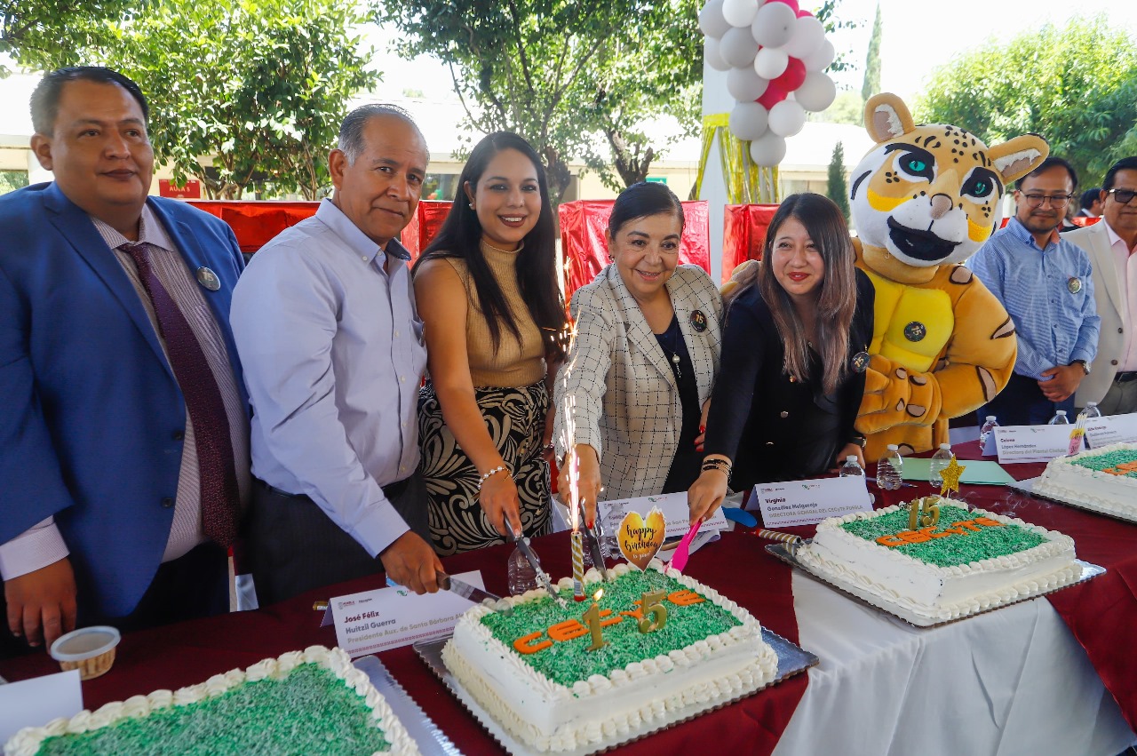 Tonantzin Fernández anuncia pavimentación de la avenida de acceso al CECyTE de Almoloya