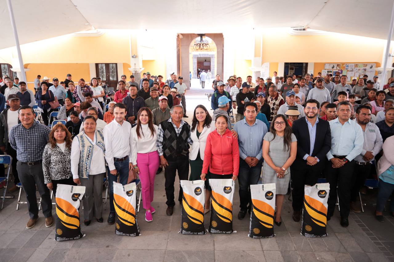 Entrega Lupita Cuautle apoyos para fortalecer el campo en San Andrés Cholula