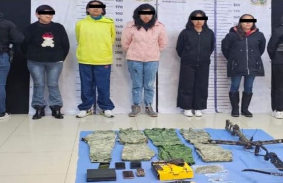 Cateo en Huauchinango: Caen cinco con armas y drogas