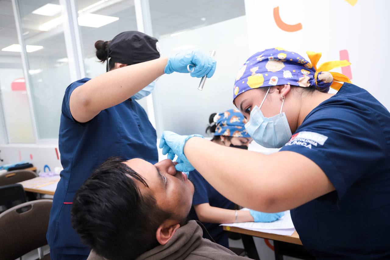 Brindan atención dental gratuita a 450 personas en San Andrés Cholula