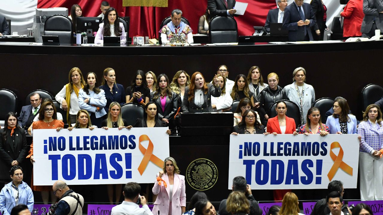 Exigen desafuero de Cuauhtémoc Blanco en marcha en CDMX
