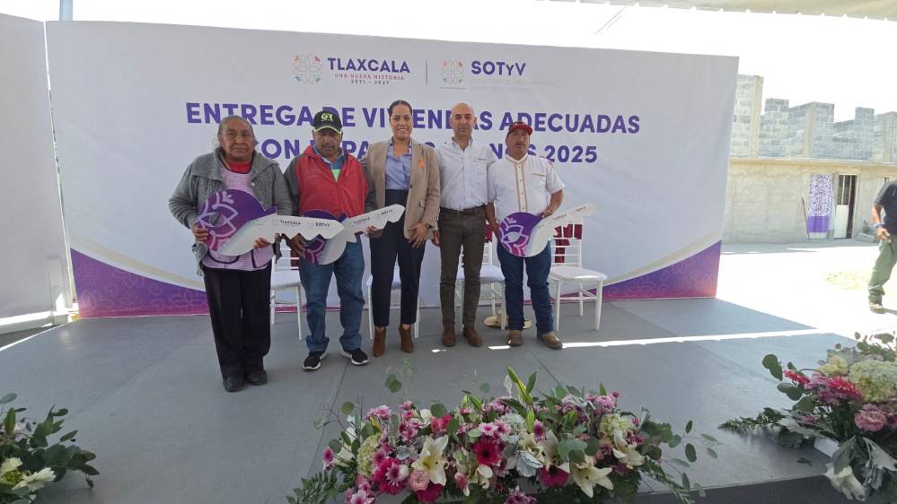 Entregan cuartos dignos en San José Teacalco para mejorar la calidad de vida