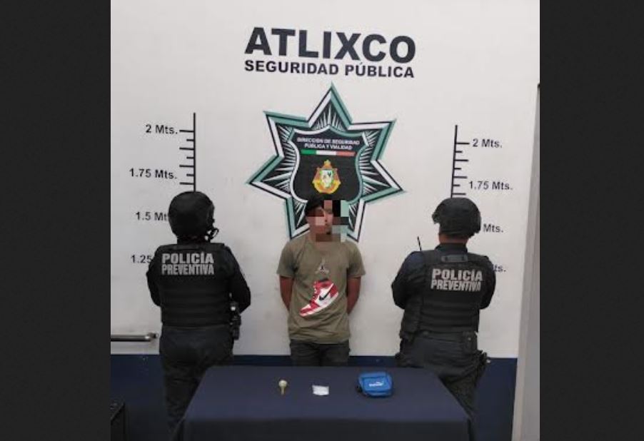 Detienen a joven en Atlixco con presunto cristal en su posesión