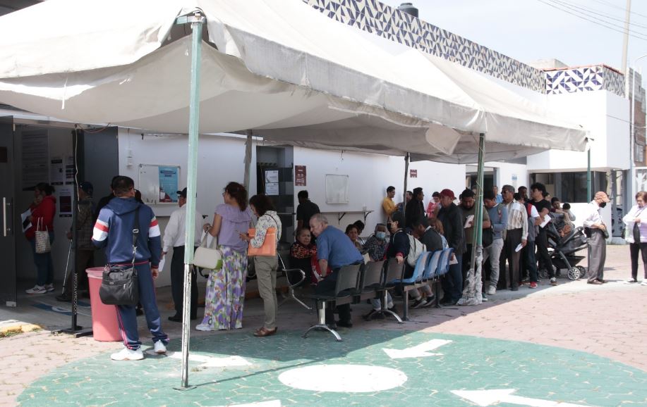 ISSSTEP promete solución inmediata al desabasto de medicamentos