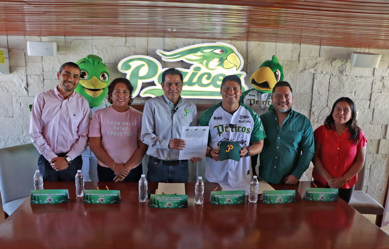Firma Omar Muñoz convenio de colaboración con el equipo de béisbol “Pericos”