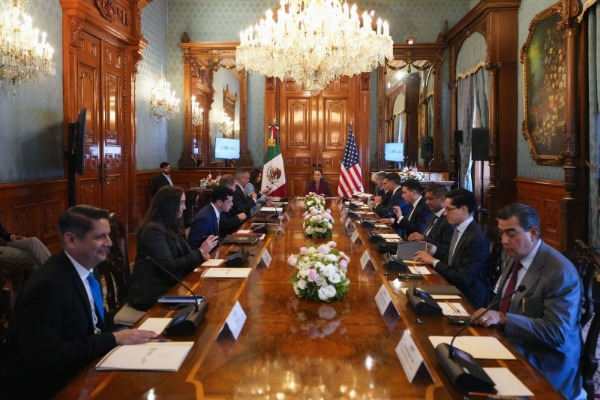 Reaparece Sergio Salomón Céspedes en reunión de Claudia Sheinbaum y Kristi Noem