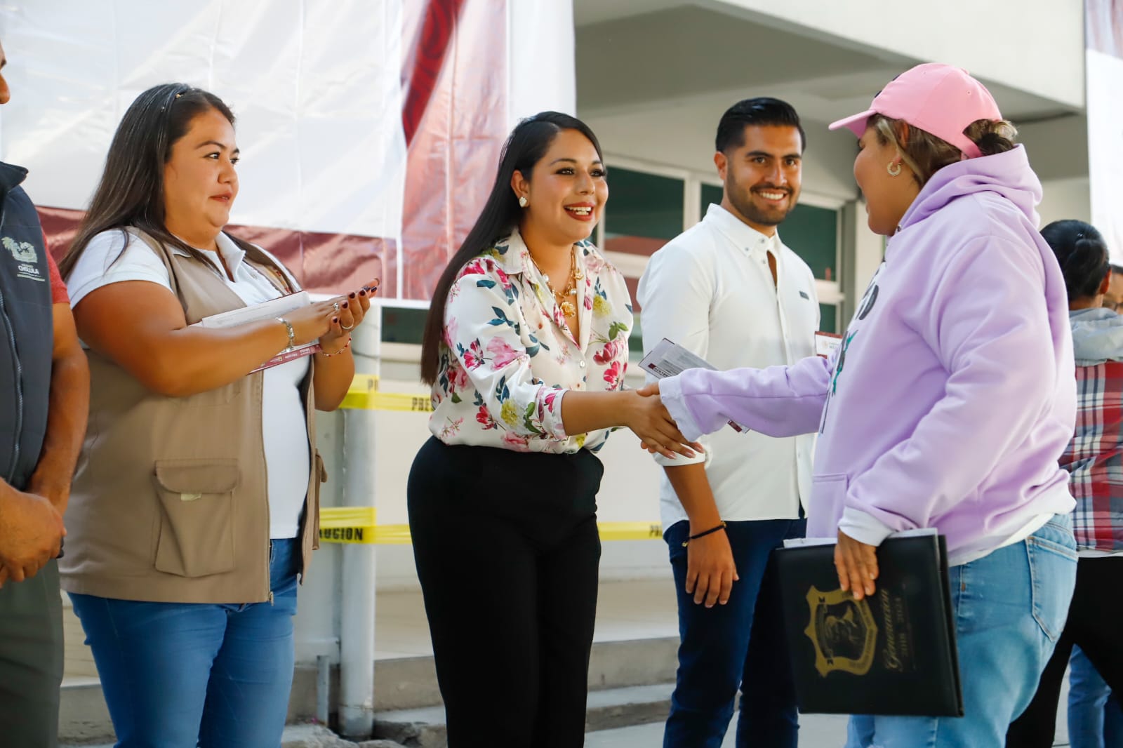 Tonantzin Fernández encabeza la entrega de tarjetas de la Beca Universal Rita Cetina en el CELMA