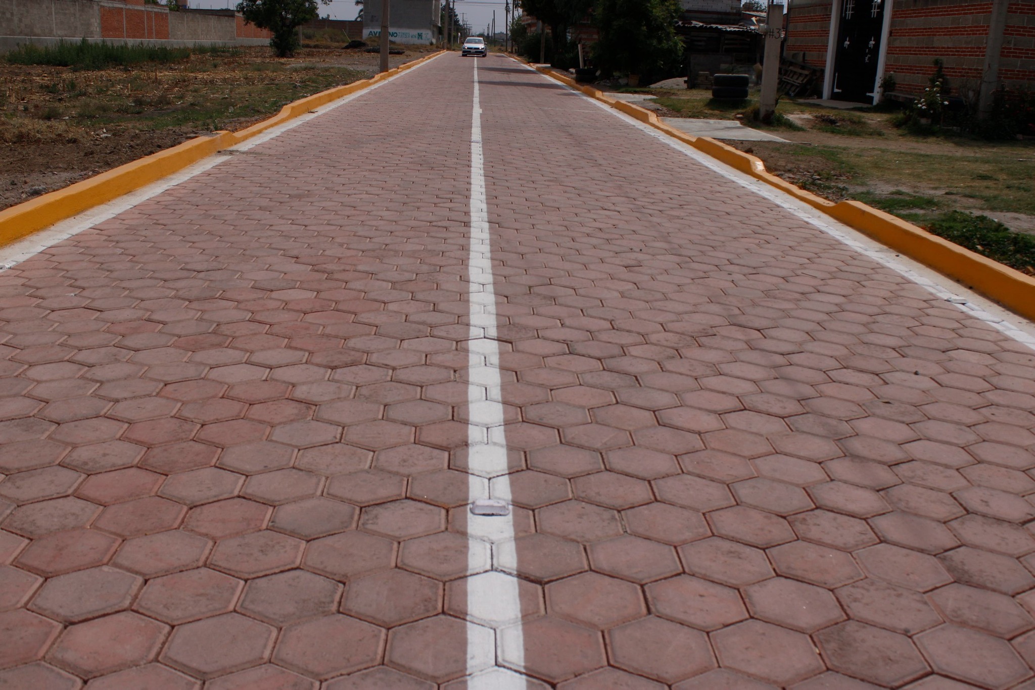 Inaugura Armando Aguirre adoquinamiento en San Antonio Miahuacán